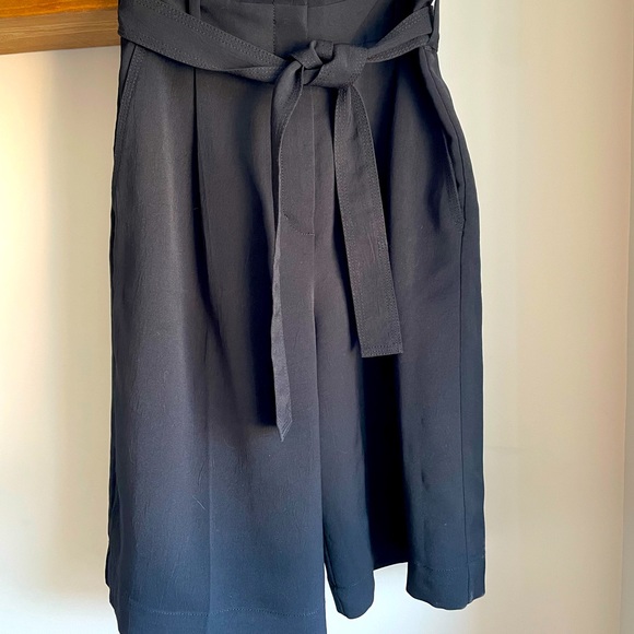 Babaton Pants - Aritzia High-Waisted Dressy Black Culotte Bermuda Shorts - Size 2